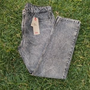 Black wash levis jeans